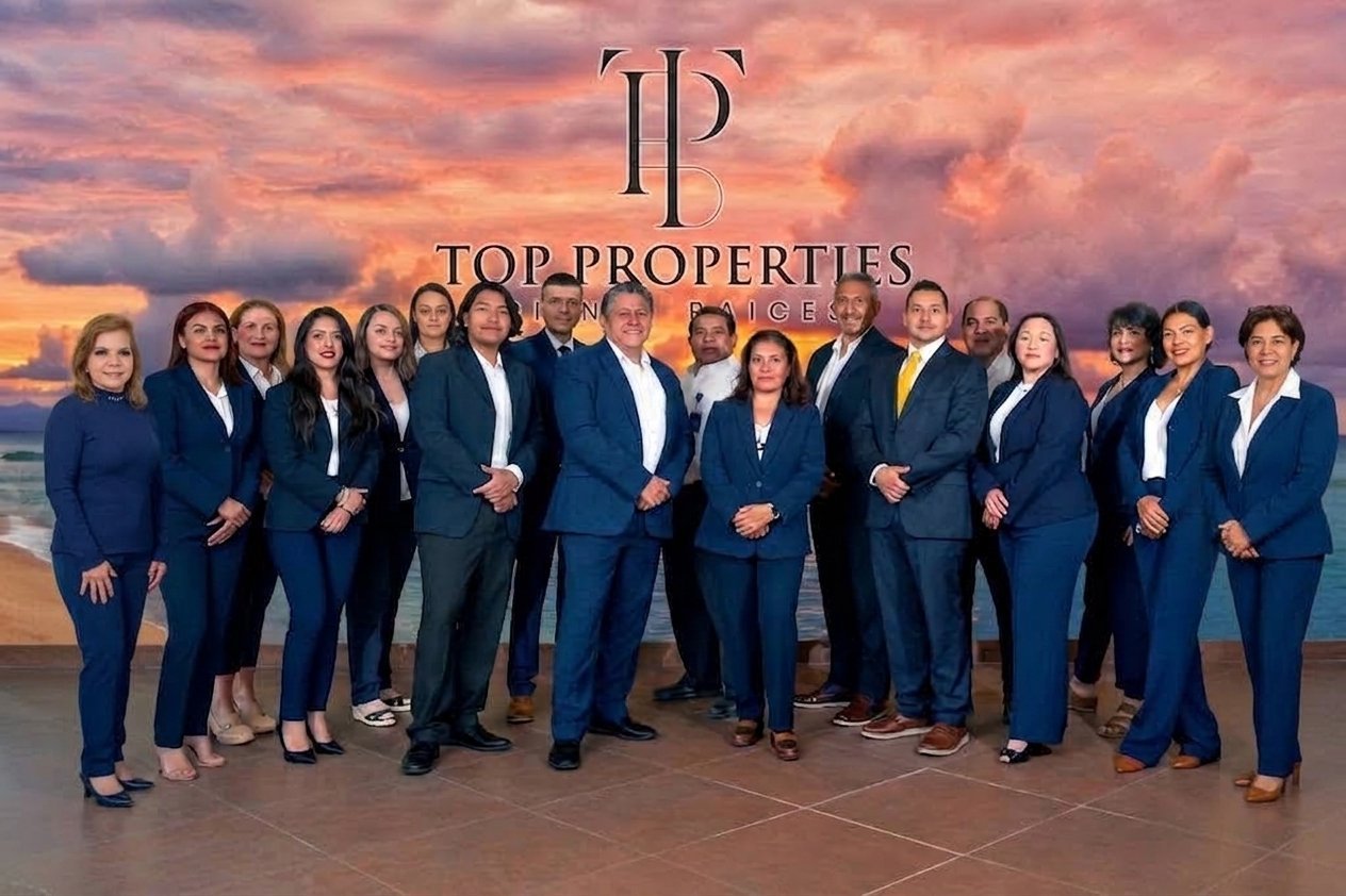 Equipo de Top Properties Bienes Raíces